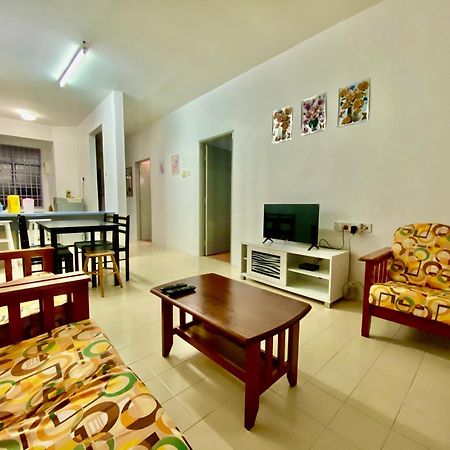 Batu Ferringhi Bayu Emas Apartment المظهر الخارجي الصورة
