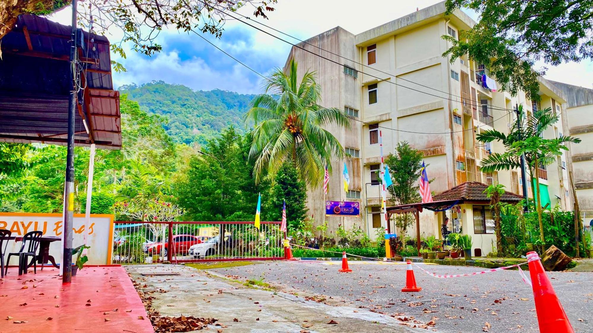 Batu Ferringhi Bayu Emas Apartment المظهر الخارجي الصورة